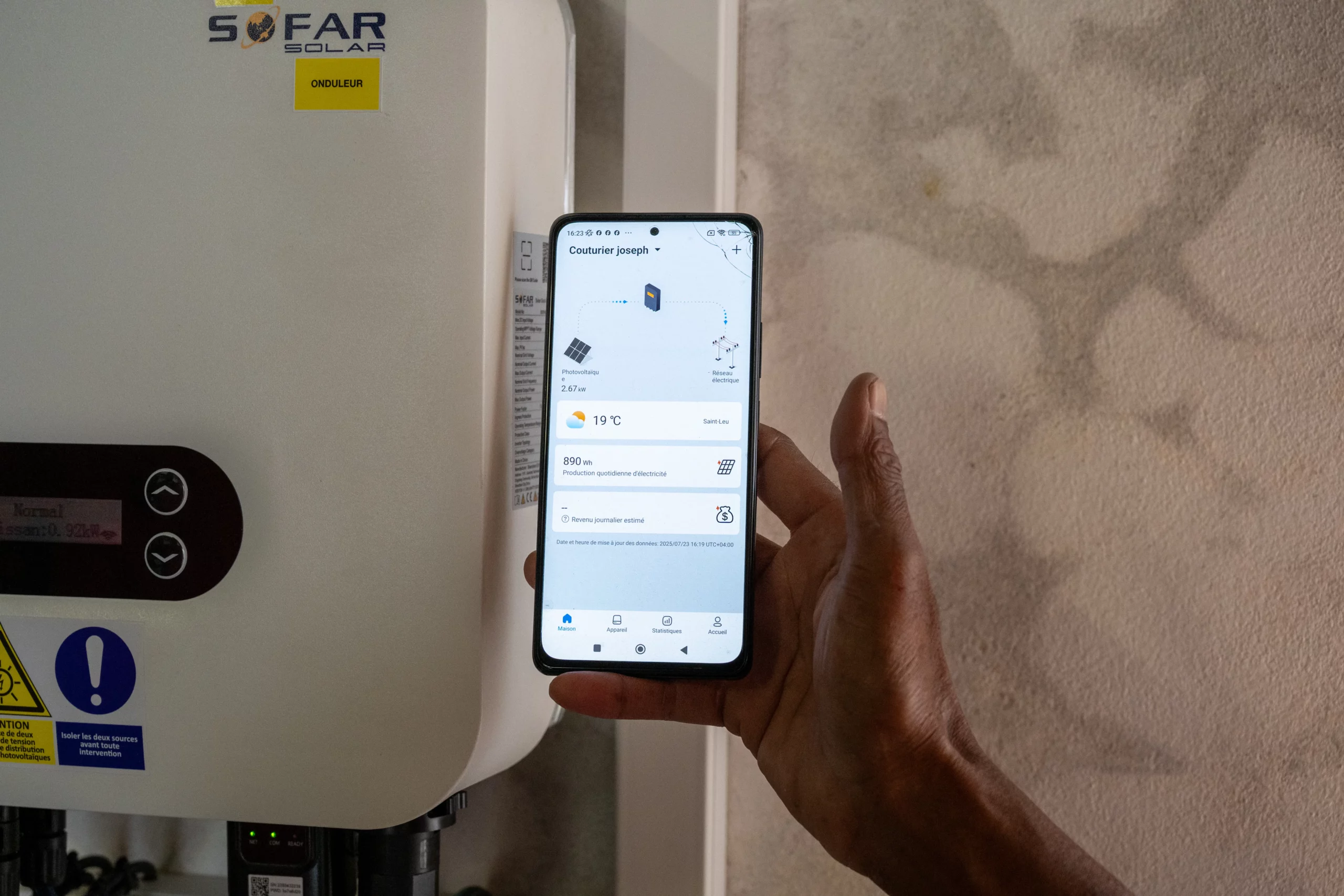 Application de suivi de production photovoltaïque à La Réunion pour l'autoconsommation.