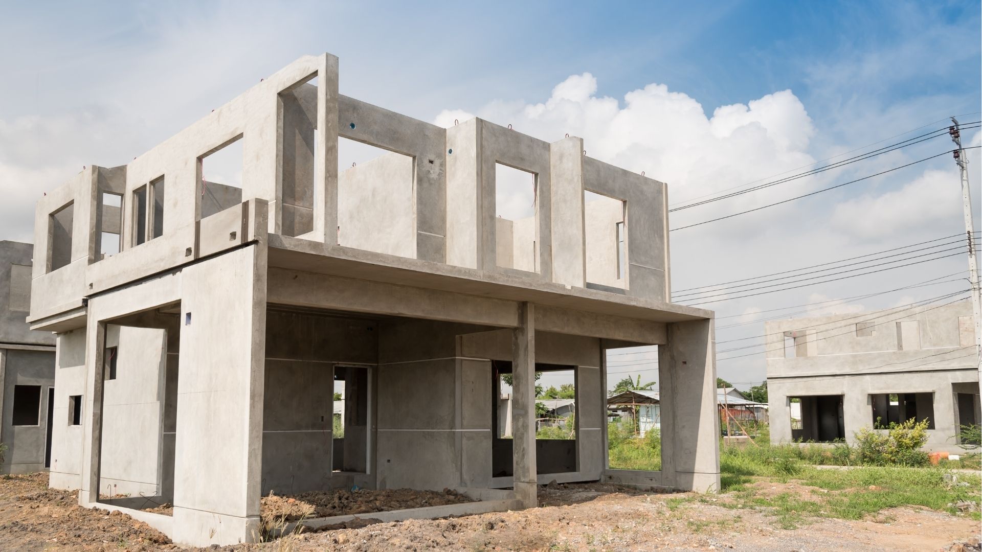Maison en béton en construction