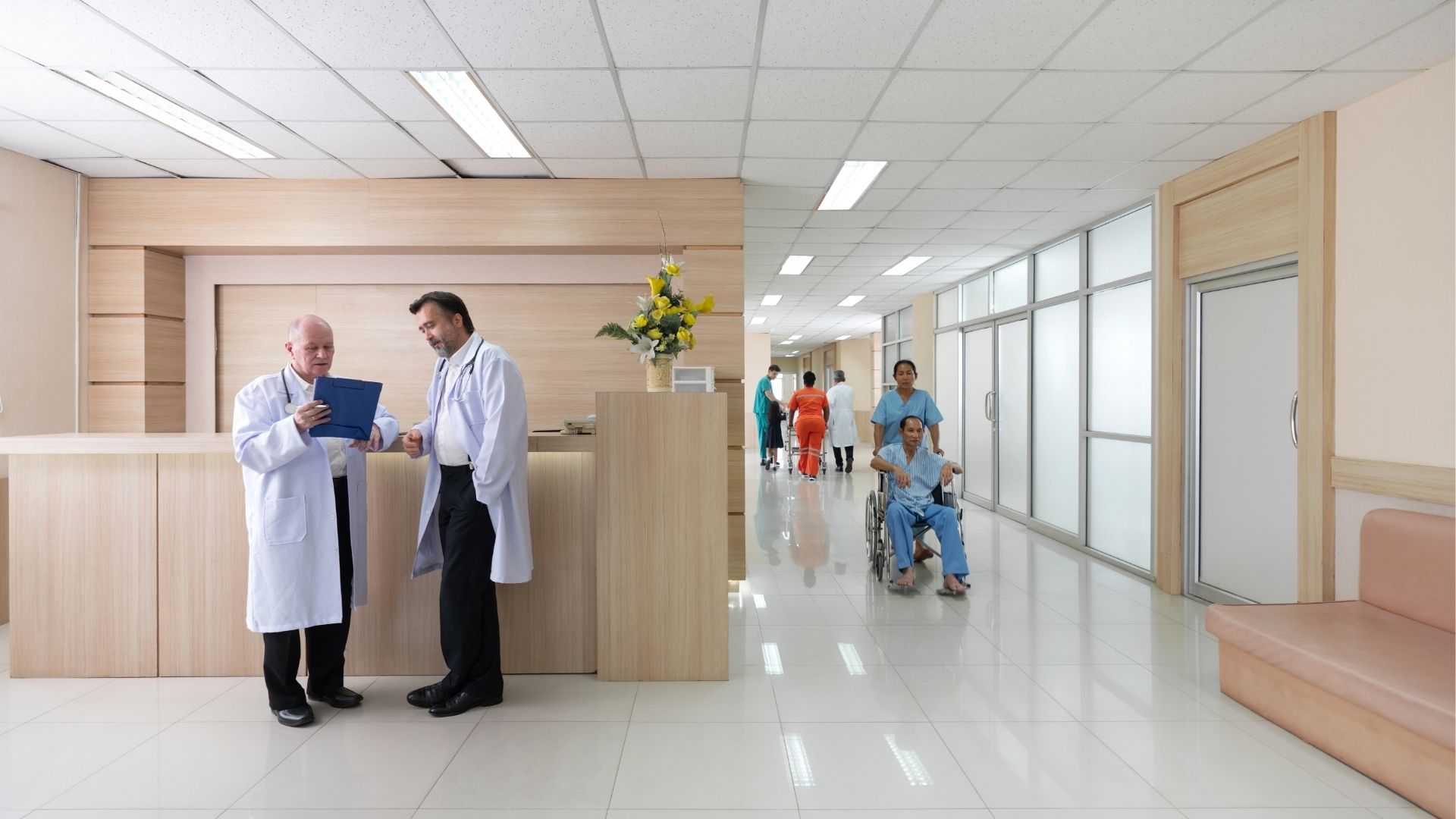 Hôpital , avec bâtiment moderne et services médicaux disponibles