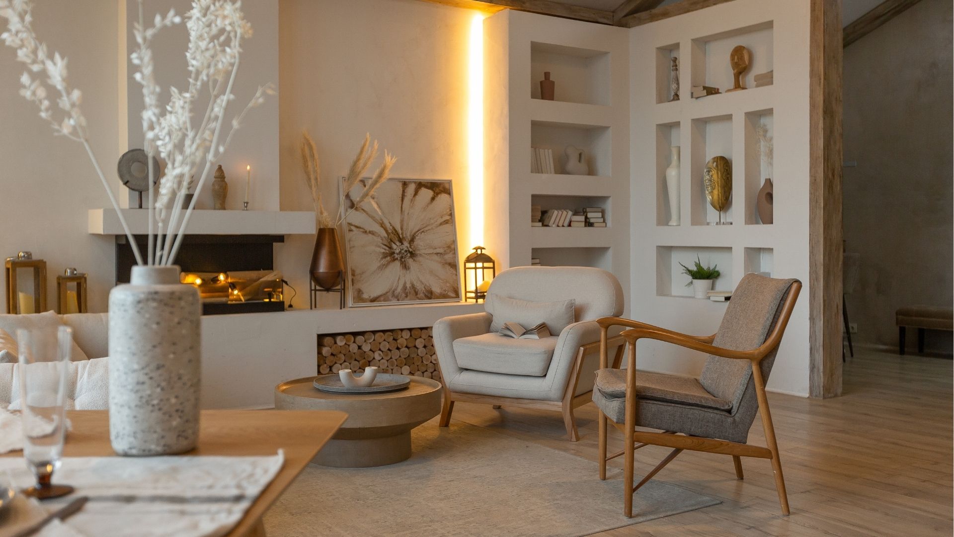 Salon moderne et chaleureux dans une location saisonnière