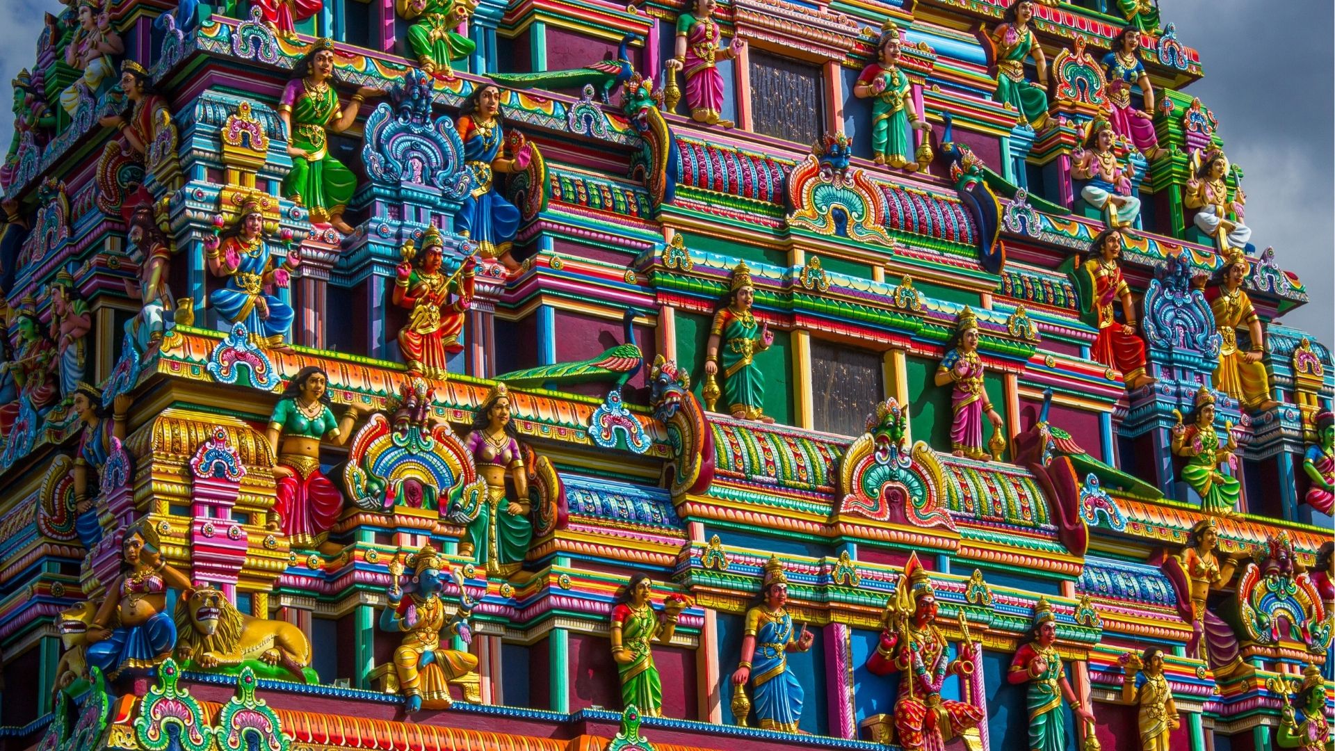 Détails colorés du temple hindou de Sainte-Suzanne à La Réunion