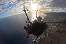 Baptême de parapente biplace au-dessus du lagon de Saint-Leu à La Réunion avec Run Parapente