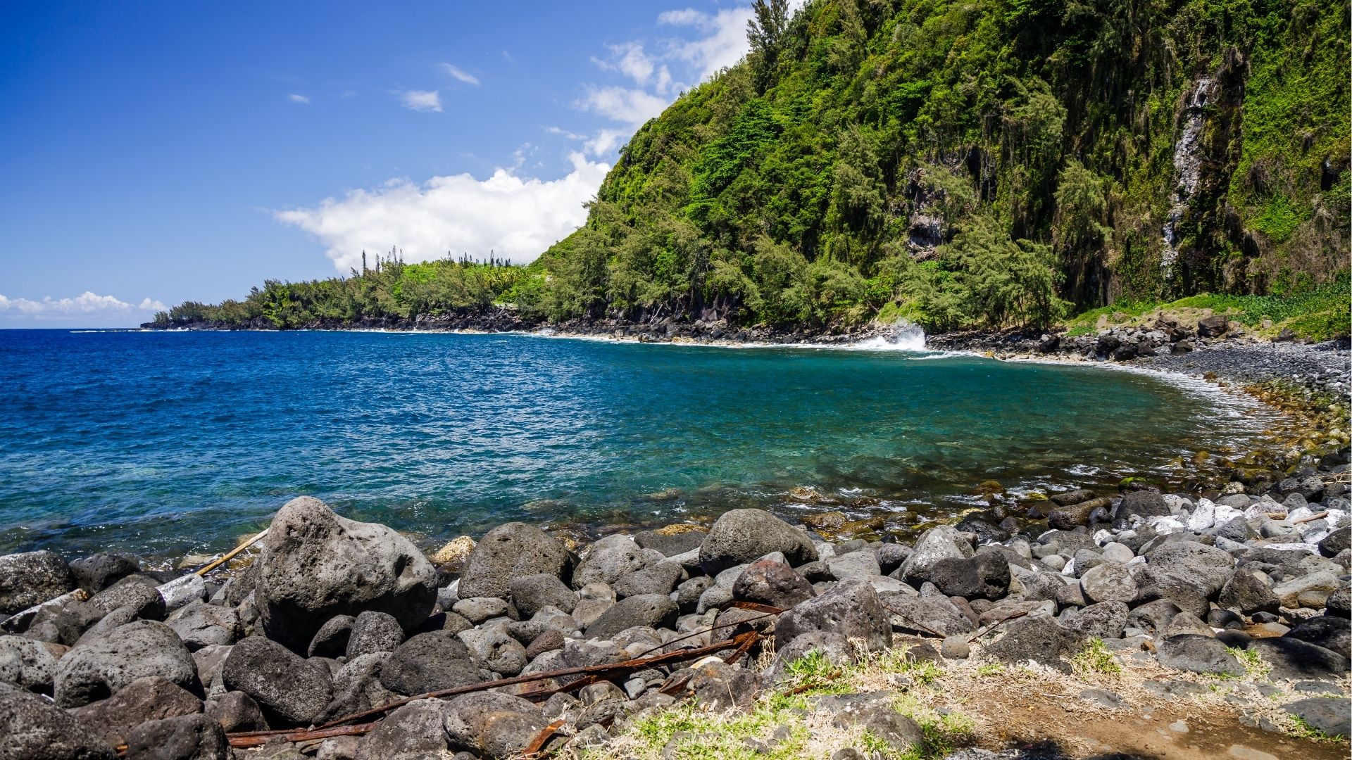 Falaise avec océans bleuté de Sainte-Rose