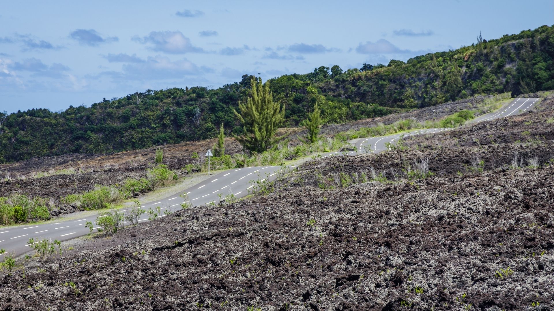 Route des laves a Saint-Philippe